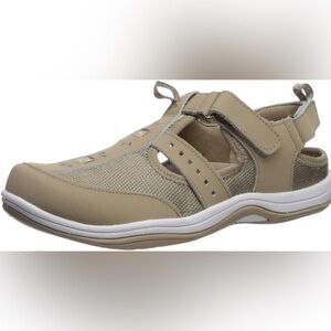 Easy Street Women's Tan Sandals